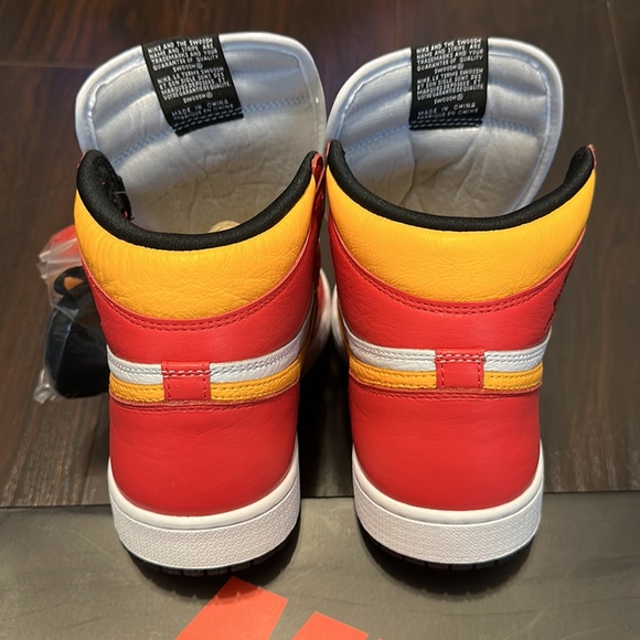 Air Jordan 1 Retro High Og “Light Fusion Red” main image 4
